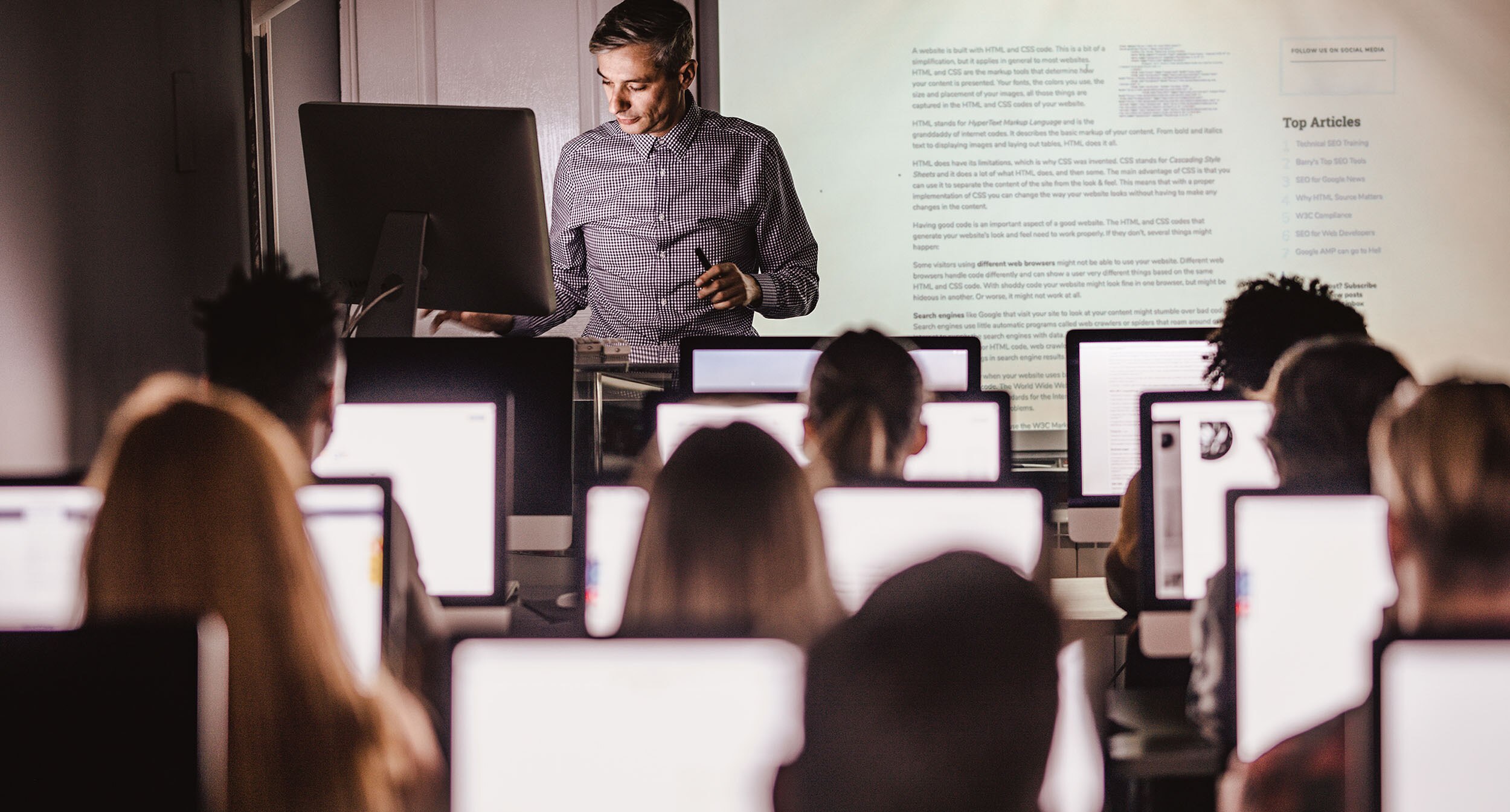 Safeguarding 25,000 students from cyber risks – without restricting their freedom to learn